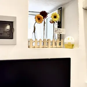 https://la-casetta-di-nellish.taorminaitalyhotels.com